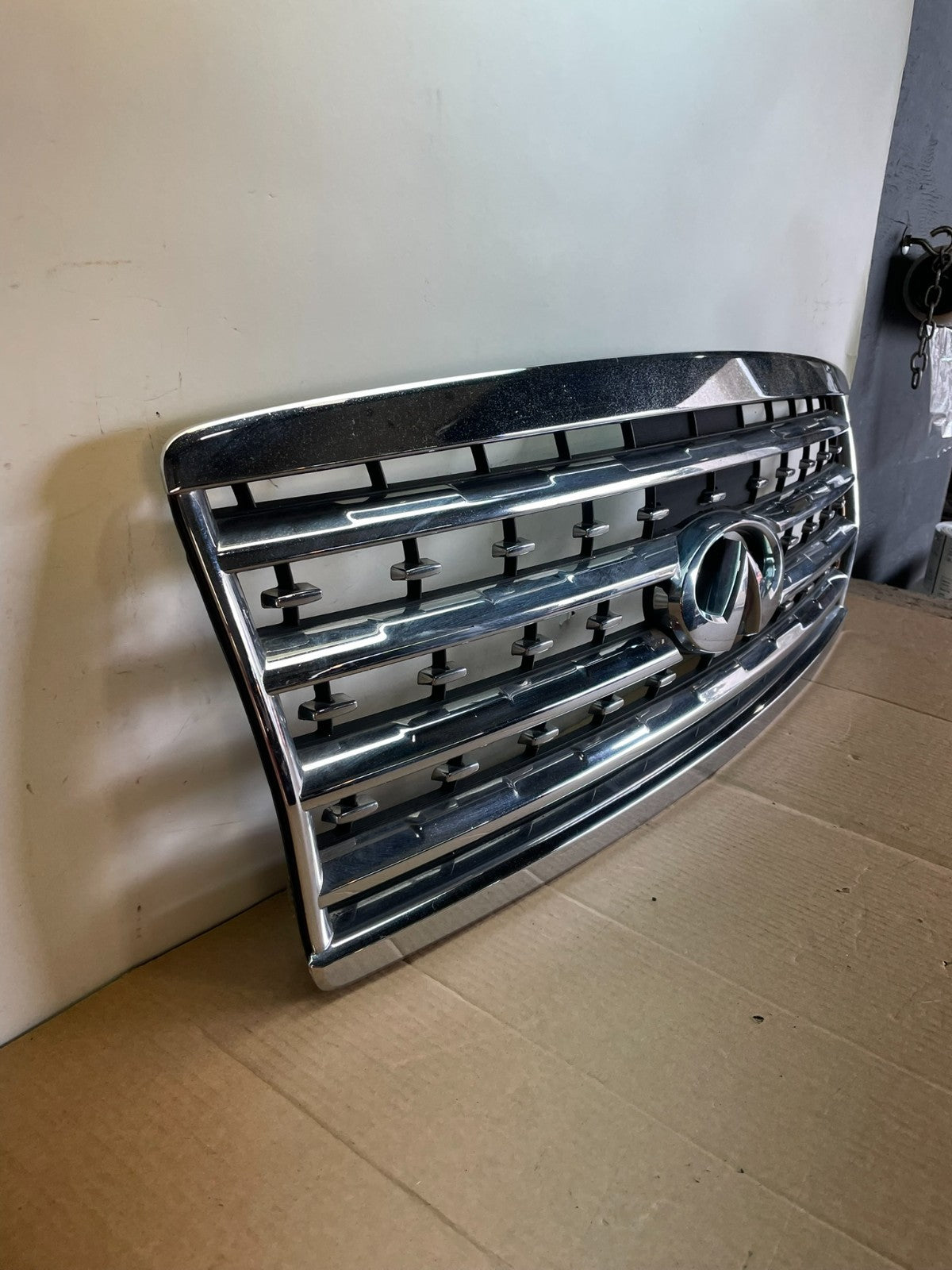 2008 to 2010 Infiniti QX56 Front Upper Chrome Grill Grille AH0069 DG2