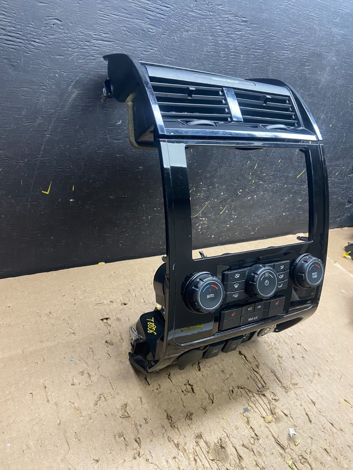 2010 to 2012 Ford Escape Ac Heater Climate Control Radio Bezel Trim Oem T8807 DG2
