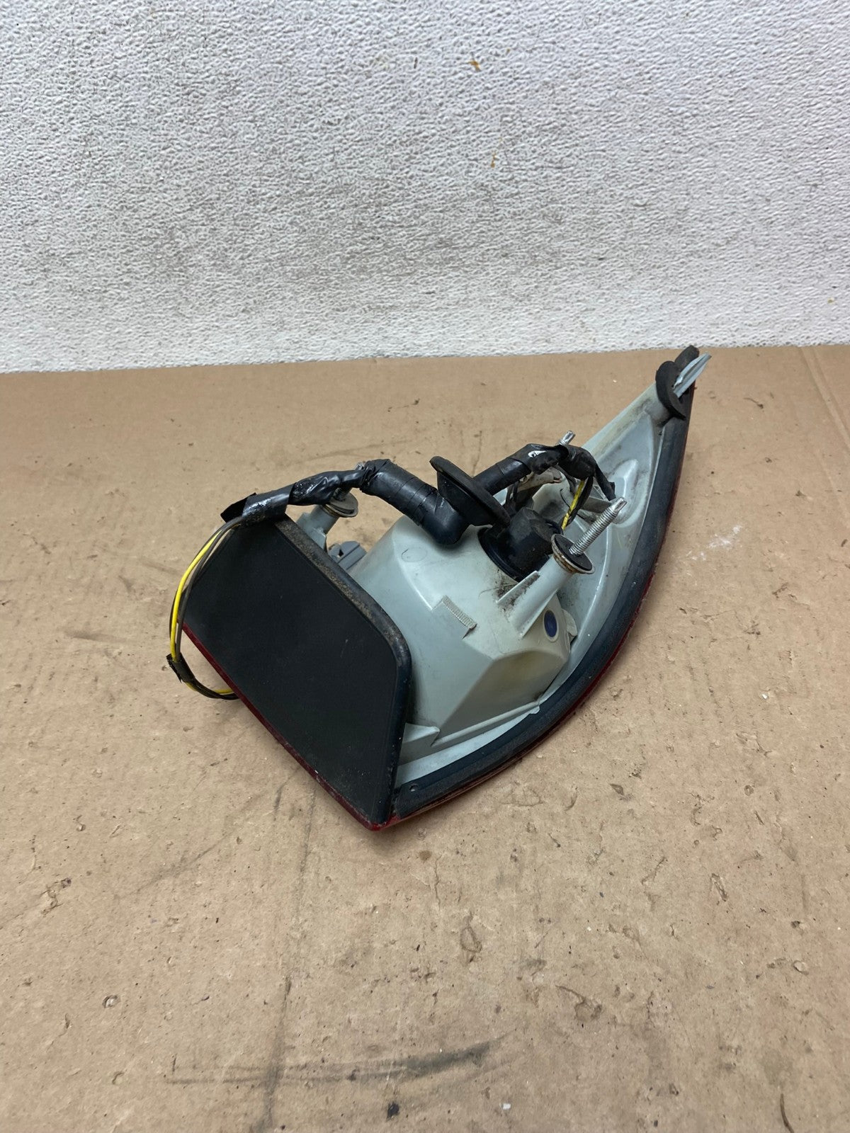 2006 to 2008 Buick Lucerne Right Passenger RH Side Tail Light AG4905 LK5