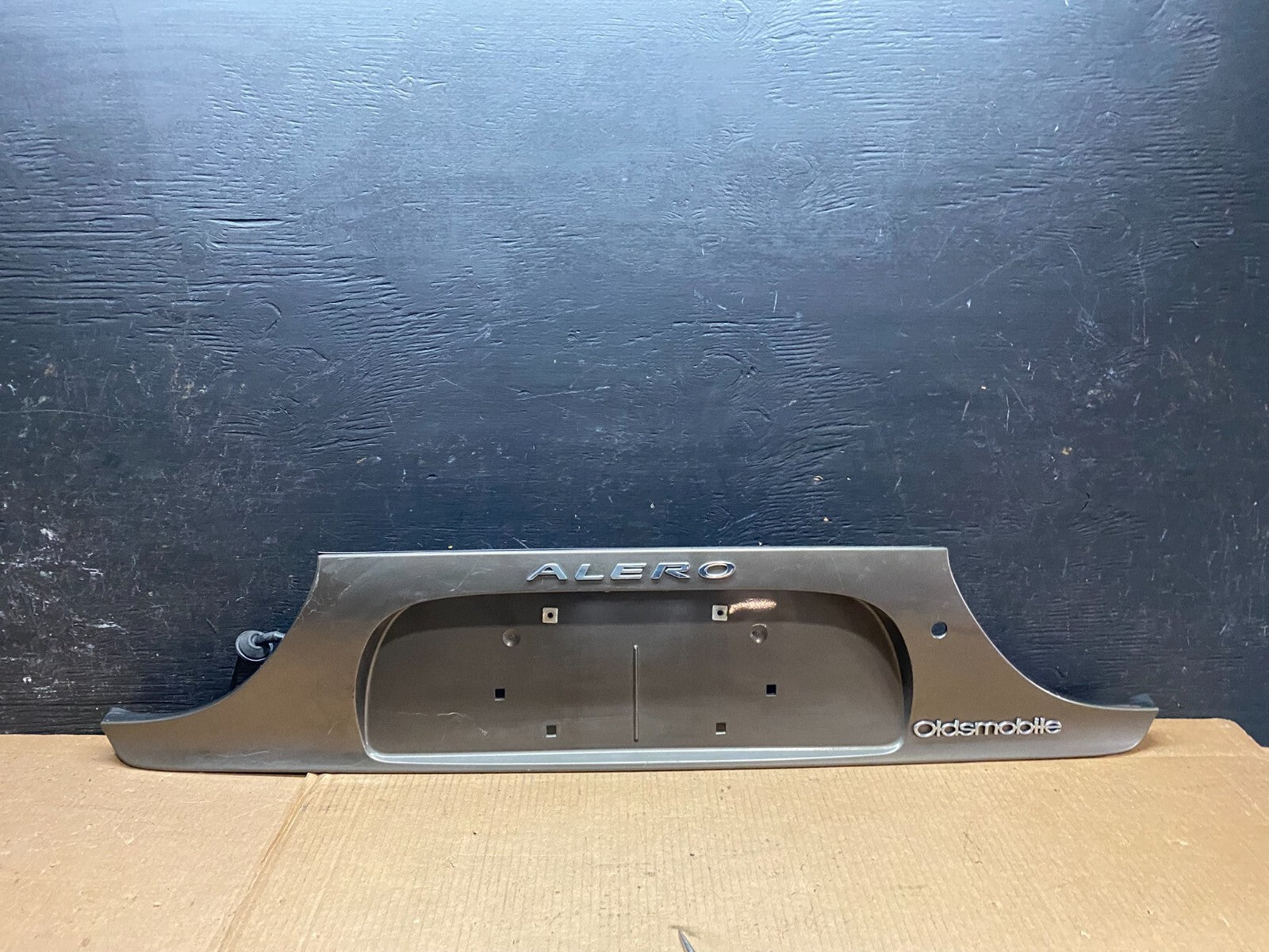 1999 to 2004 Oldsmobile Alero Trunk Lid License Plate Panel G3242 DG10