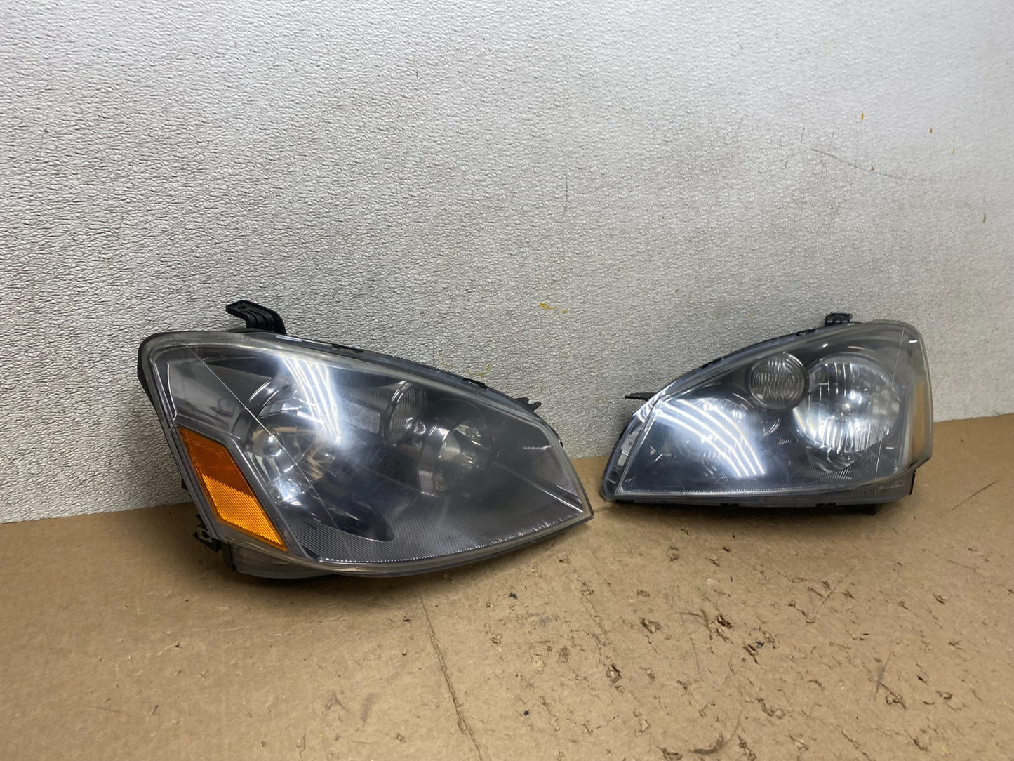2005 to 2006 Nissan Altima Left+Right Side Set Halogen Headlights X2568 DW2