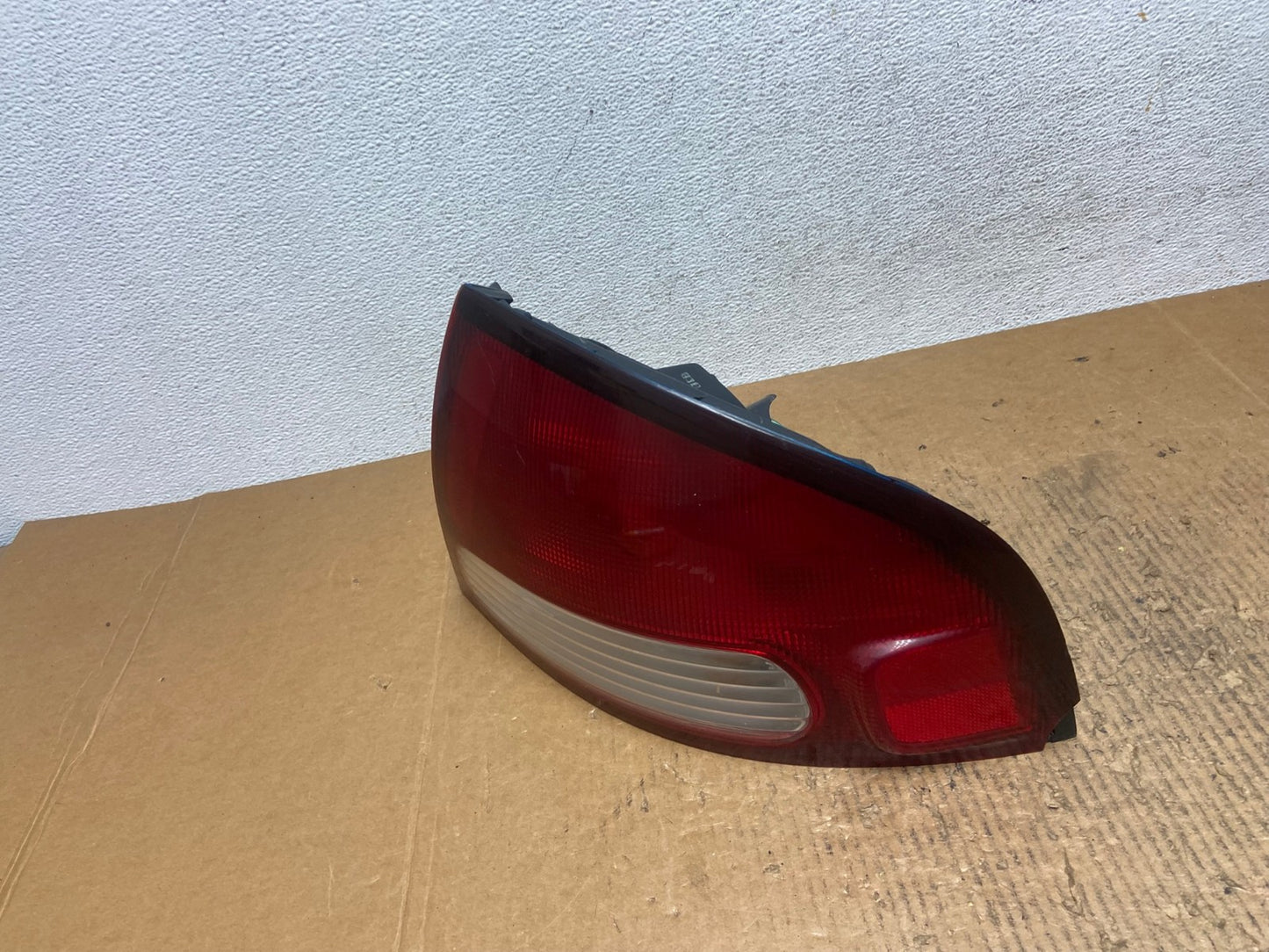 2000 2001 2002 2003 Nissan Sentra Right Passenger Side Tail Light AE2607 LK1