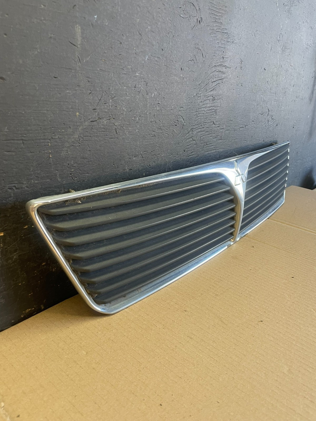 2002 2003 Mitsubishi Lancer Front Upper Radiator Grille Grill AE3491 DG2