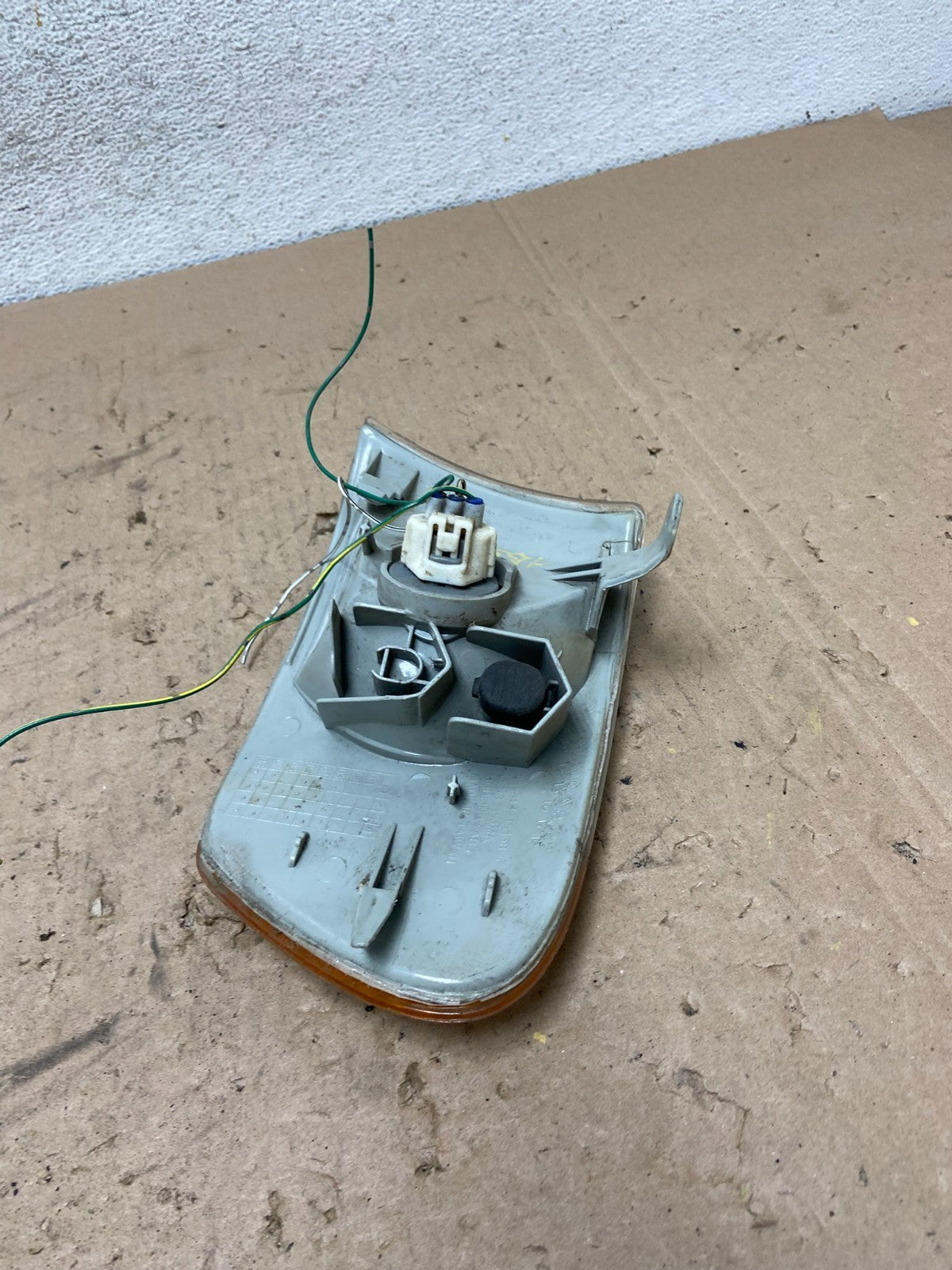 2001-2002 Toyota Corolla Right Passenger Turn Signal/Marker Light AG5461 DW4