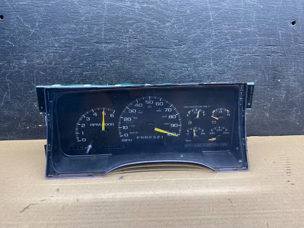 1995 to 1999 Chevrolet Silverado Suburban Cluster Gauge Speedometer AH9768 DW0