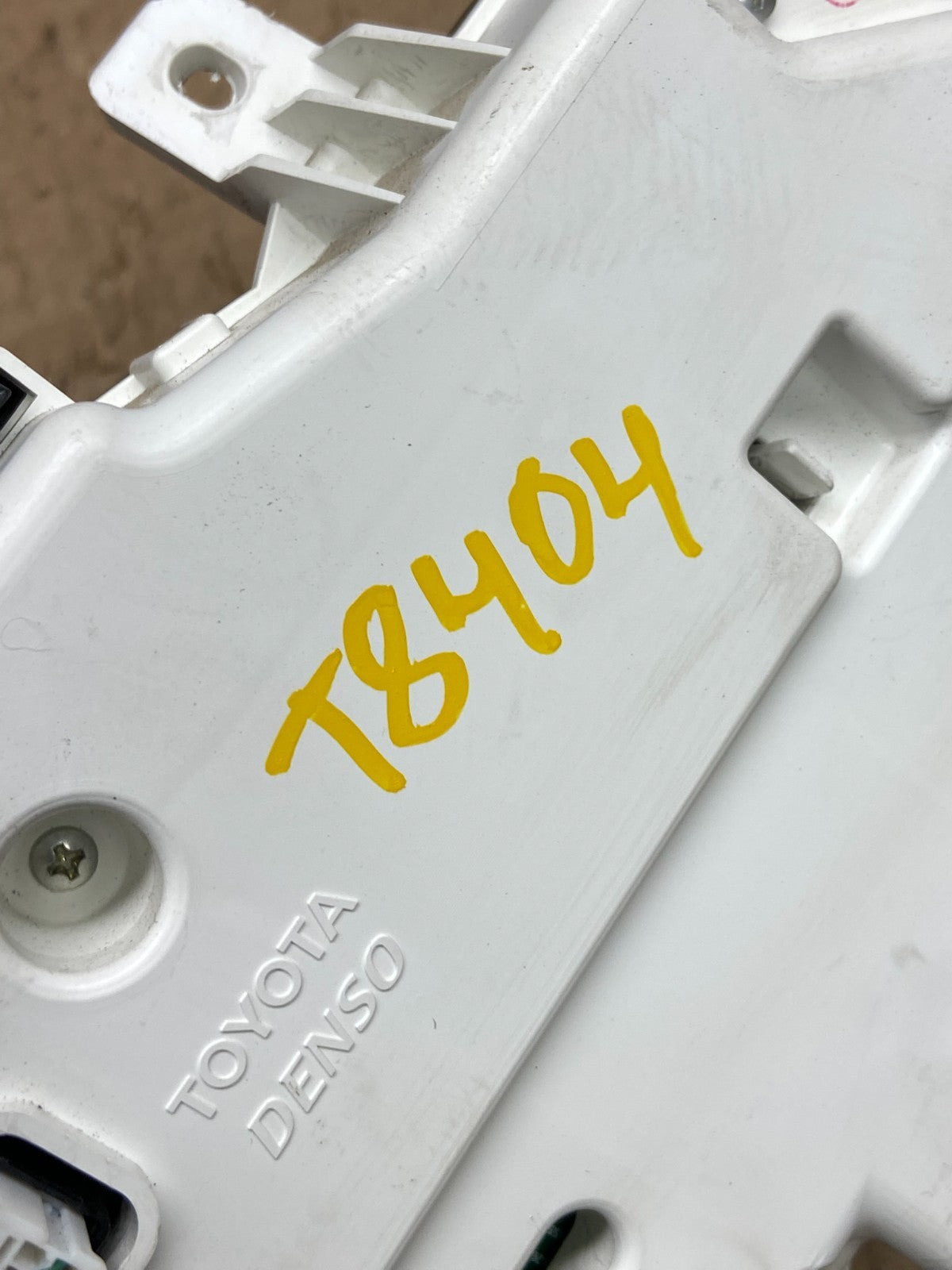 2006 to 2010 Toyota Sienna Speedometer Cluster Gauge t8404 DG8