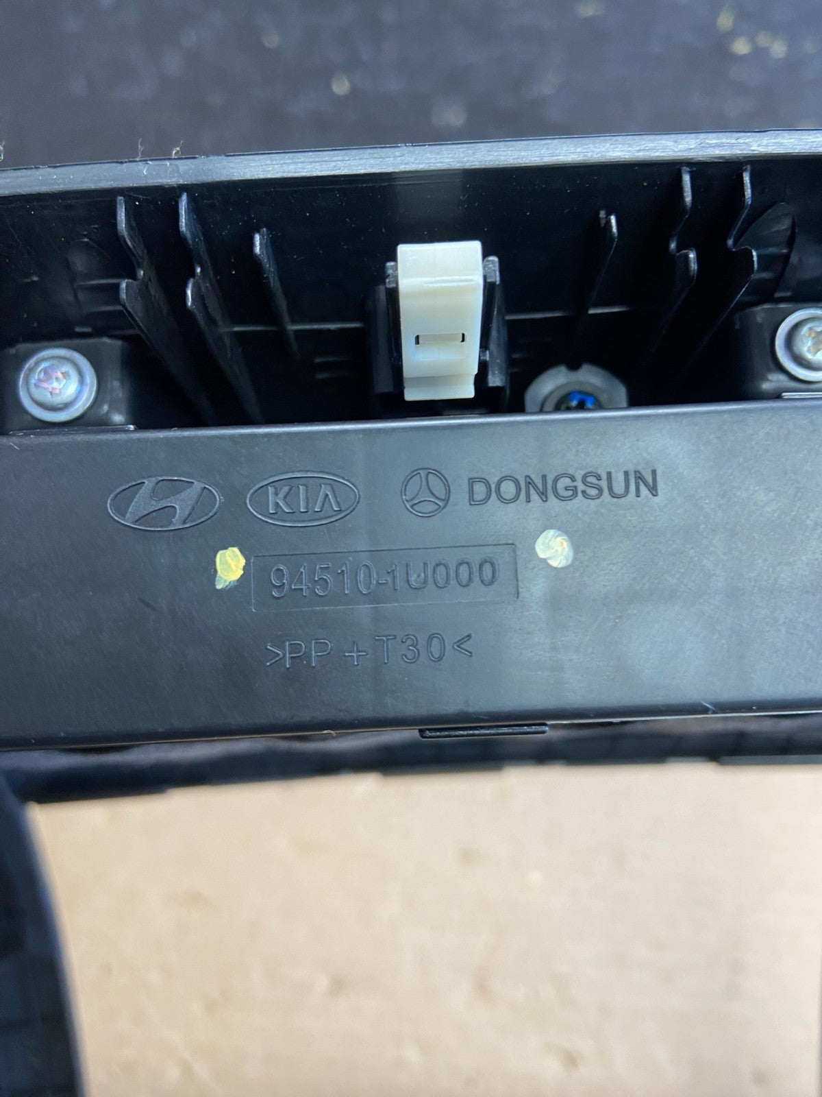2011 to 2013 Kia Sorento Center Radio Climate Control Clock Trim af2525 DG5