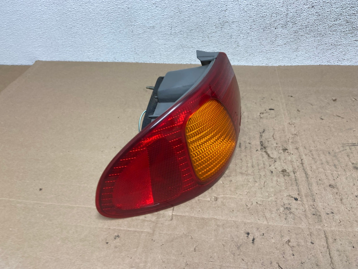 1998 1999 2000 Toyota Corolla Left Driver Lh Side Tail light AE6107 LK2