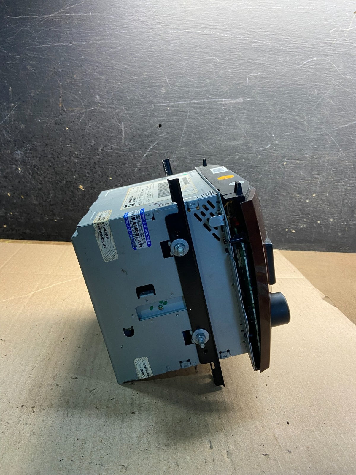 2005 to 2007 Cadillac Escalade Radio CD AM/FM DVD 6 Disc OEM Z0574 DG2