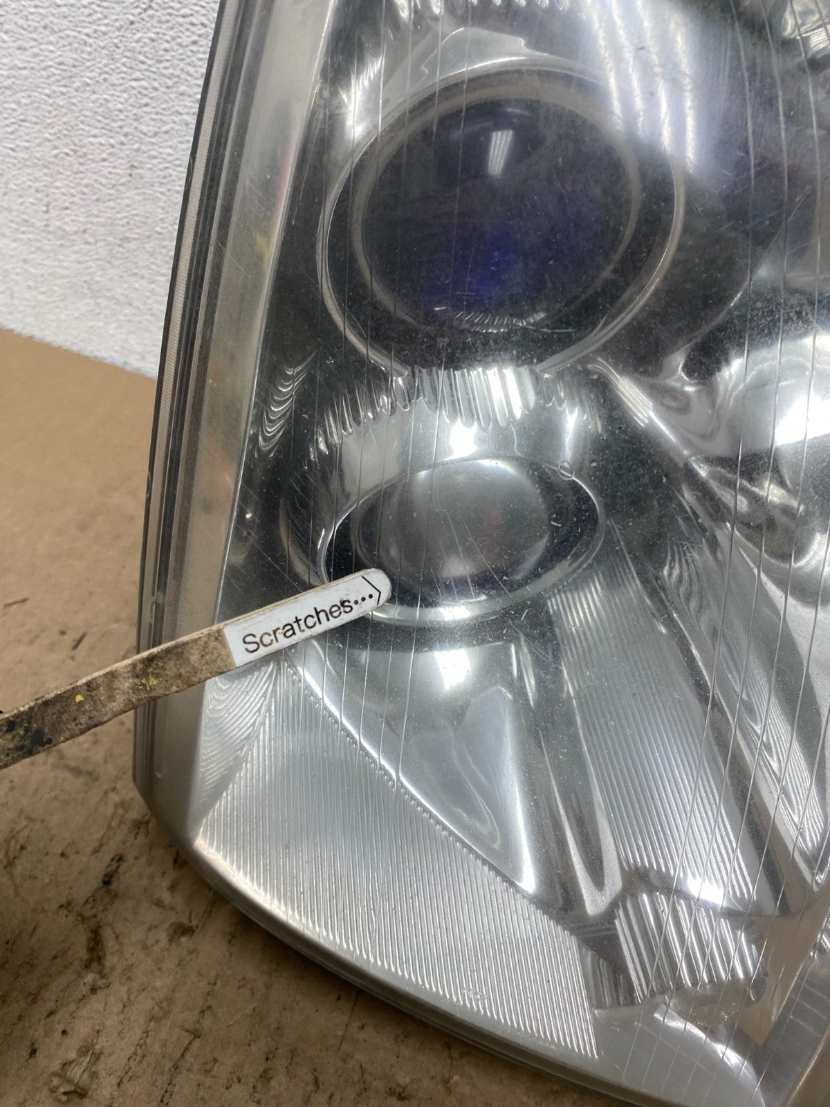 2005 - 2011 Cadillac STS Right Passenger RH Side Xenon Headlight AE6610 DW3