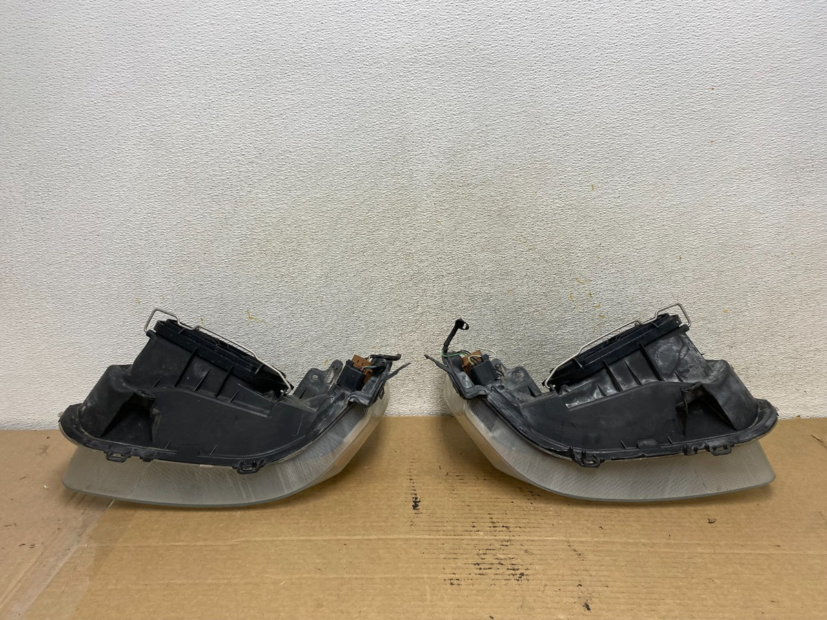 2005 - 2007 Ford Escape Headlights Left+Right Halogen AH4040 DW11