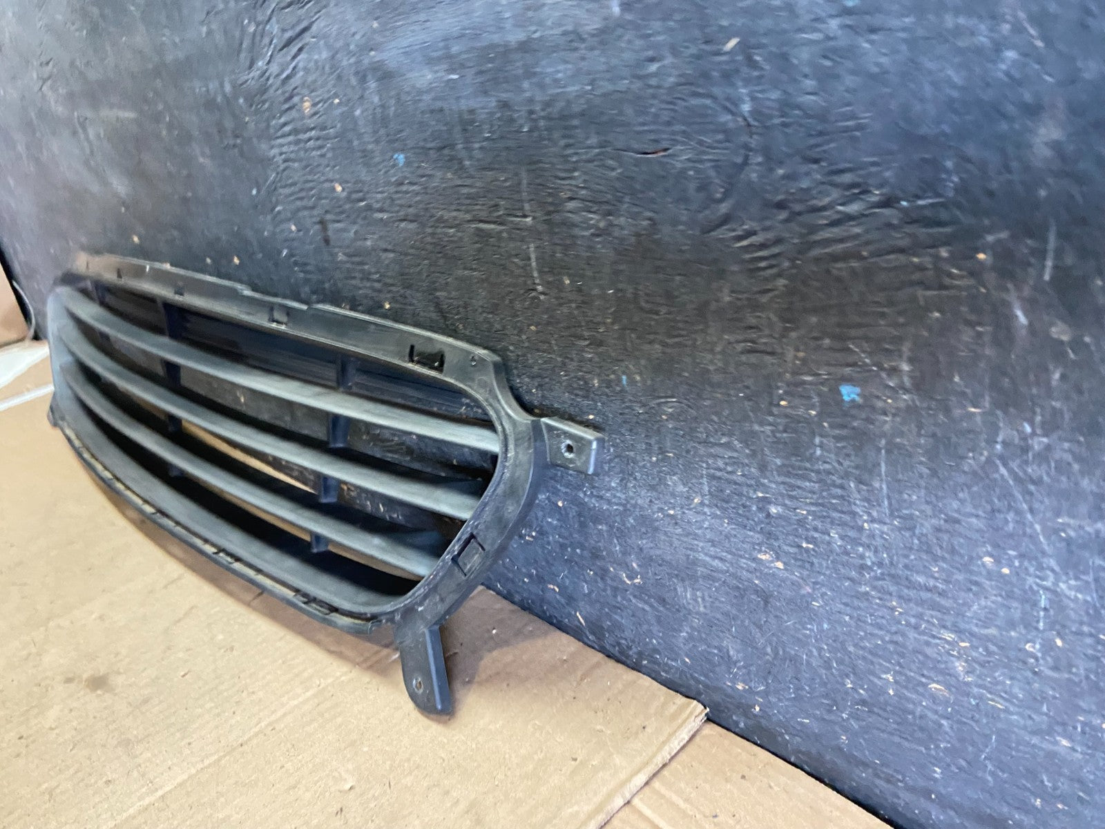 2012 to 2014 Hyundai Accent Front Bumper Lower Center Grille Q5700 DG1