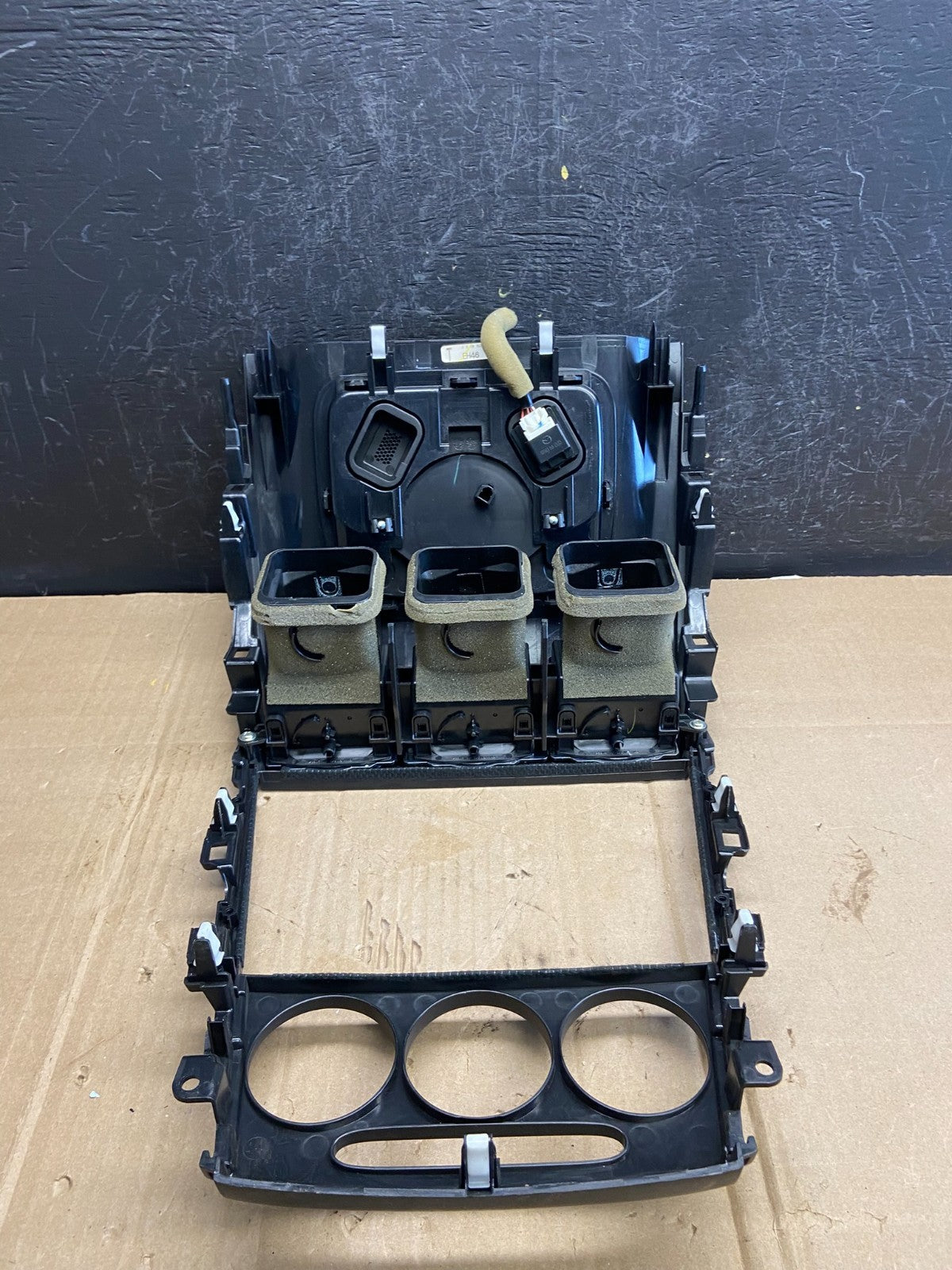 2010 - 2012 Mazda CX-7 Radio Dash TrimClimate Control Bezel W/Vent ad7187 DG6