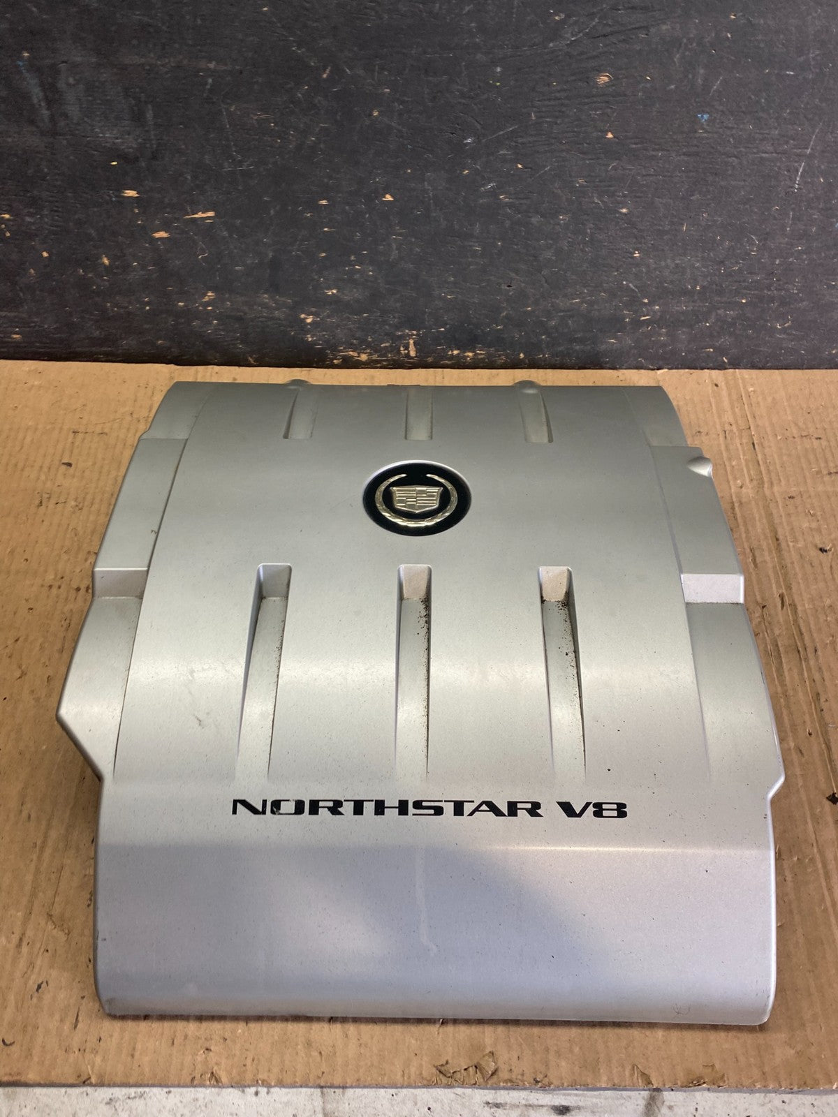 1997 to 2004 Cadillac Deville Seville Northstar Engine Motor Cover Q0297 DG0