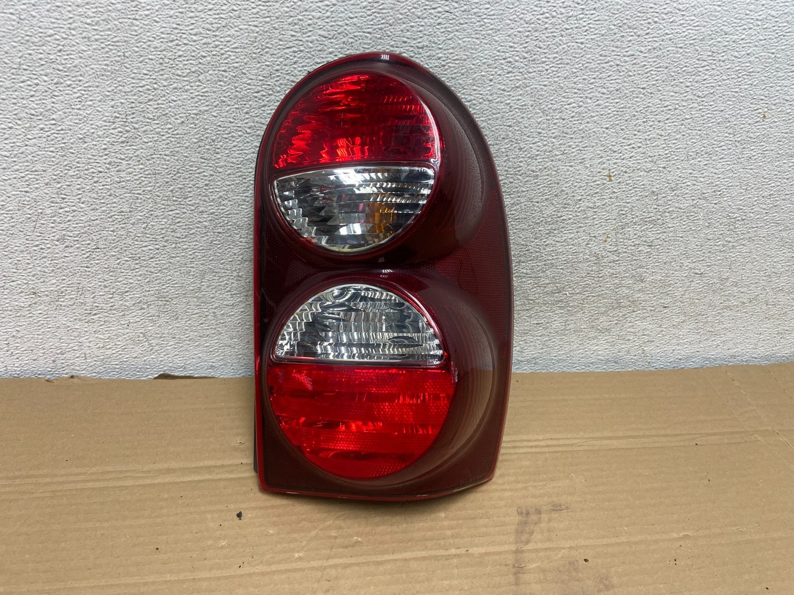 2005 2006 2007 Jeep Liberty Right Passenger Rh Side Tail Light AG8855 DW0