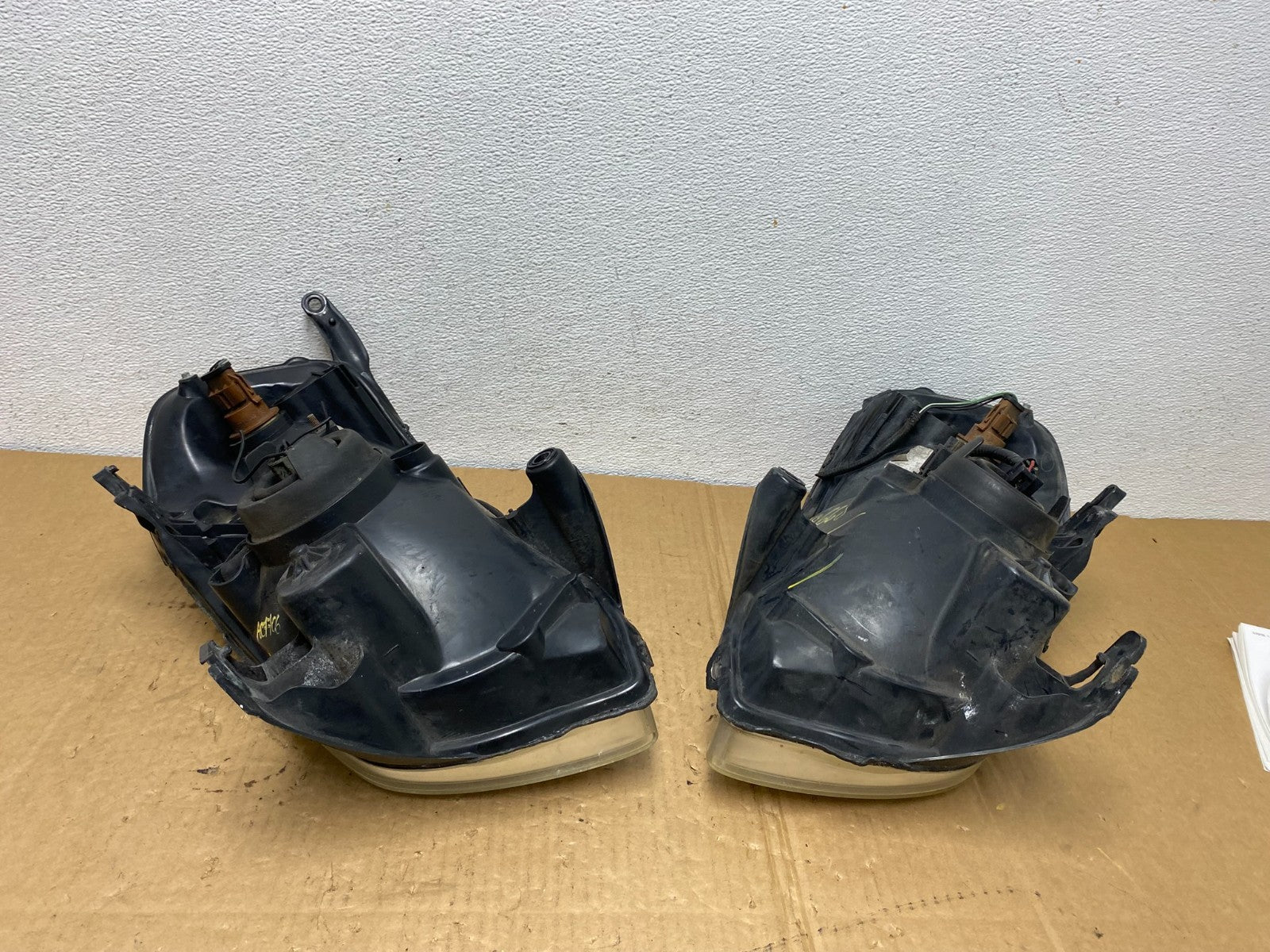 2001 2002 2003 2004 Mazda Tribute Left+Right Side Set Headlights AC7706 DW8