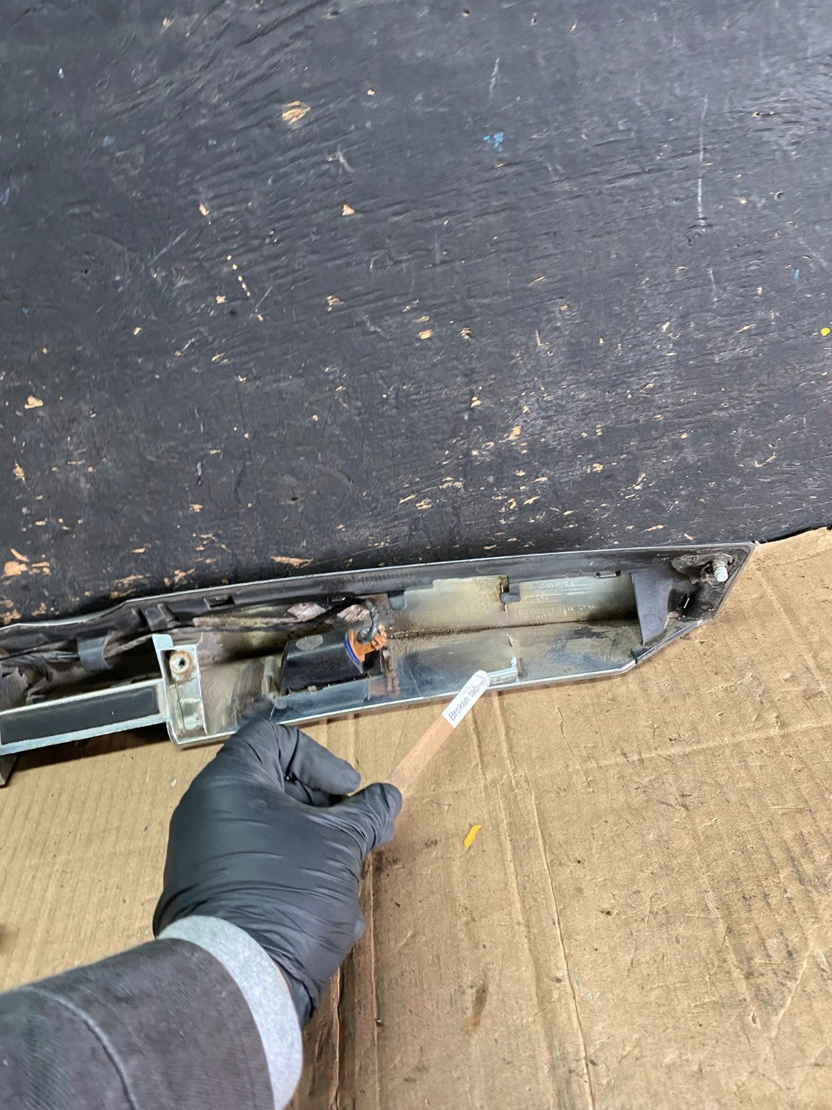 2010-2015 Cadillac SRX Rear Liftgate Tailgate Finish Molding W/o Camera T4027 DG9