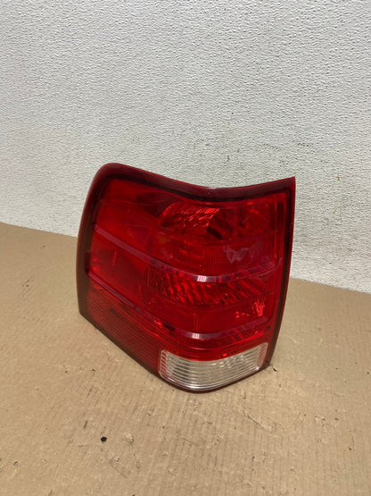 2003 2004 2005 2006 Ford Expedition Left Driver Lh Tail light AE9645 LK0