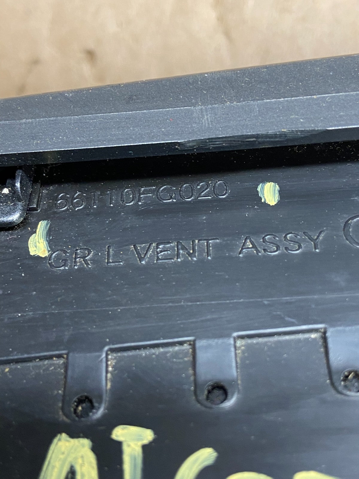2009 to 2013 Subaru Forester Dash Radio Trim Bezel Center Vent AI6386 DG5