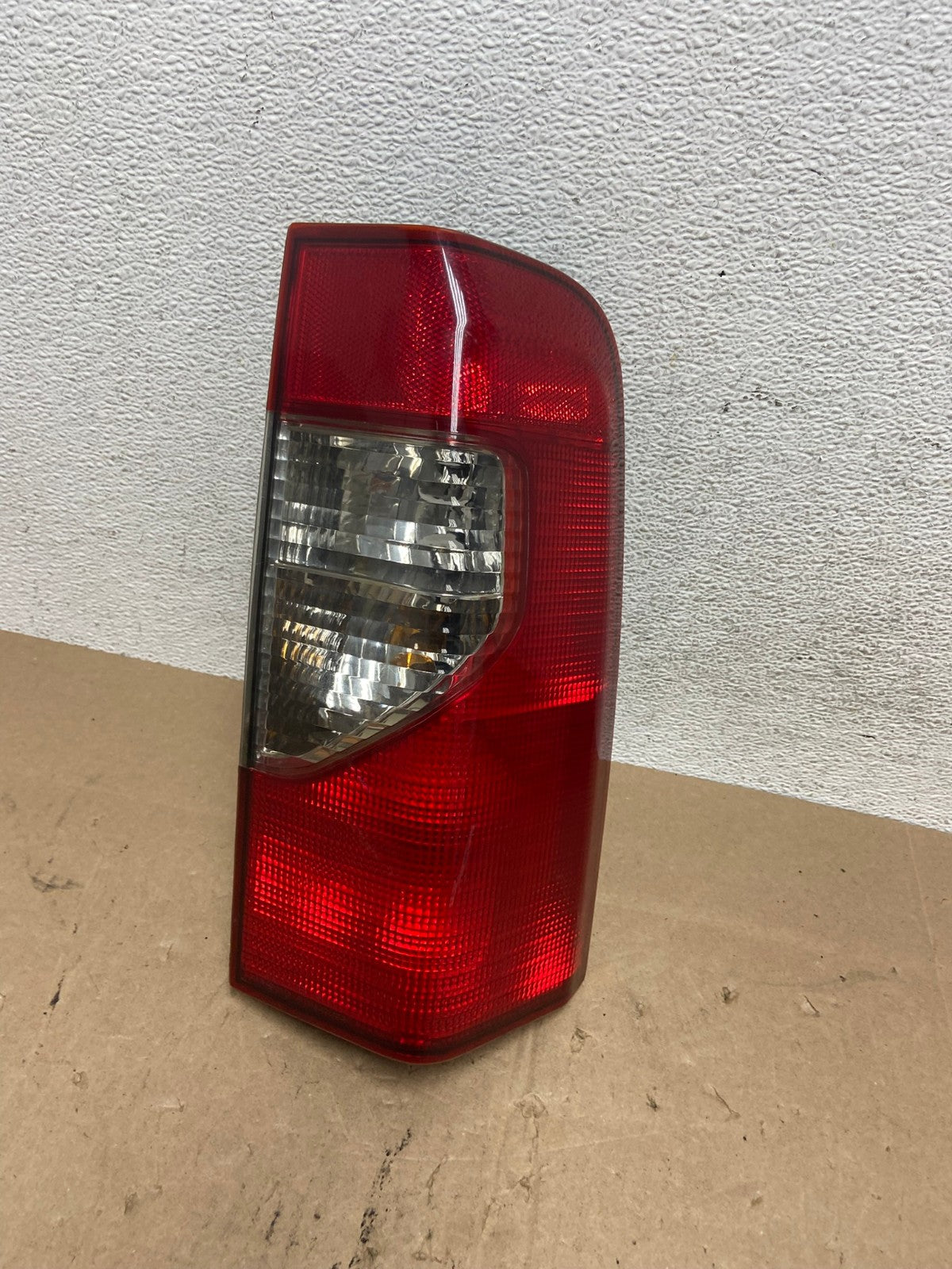2002 2003 2004 Nissan Xterra Right Passenger RH Side Tail Light AE6099 LK0