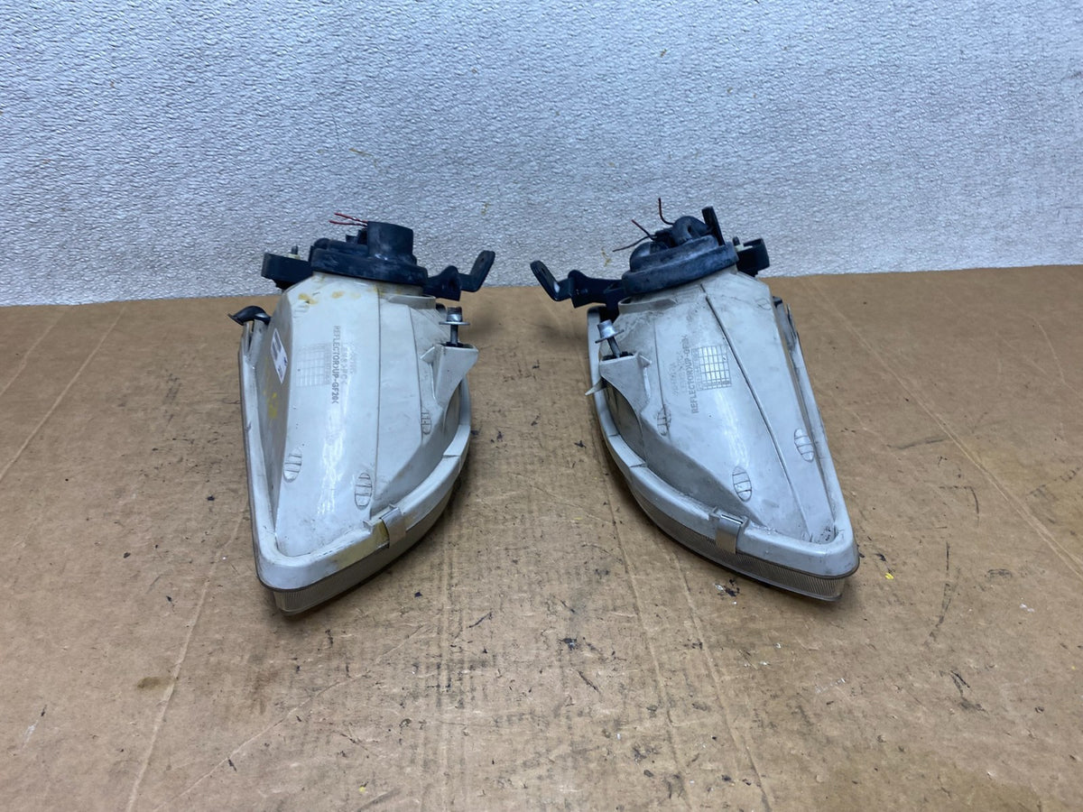 2001 2002 2003 Toyota Sienna Left+Right Side Set Headlights Halogen T3367 DW10