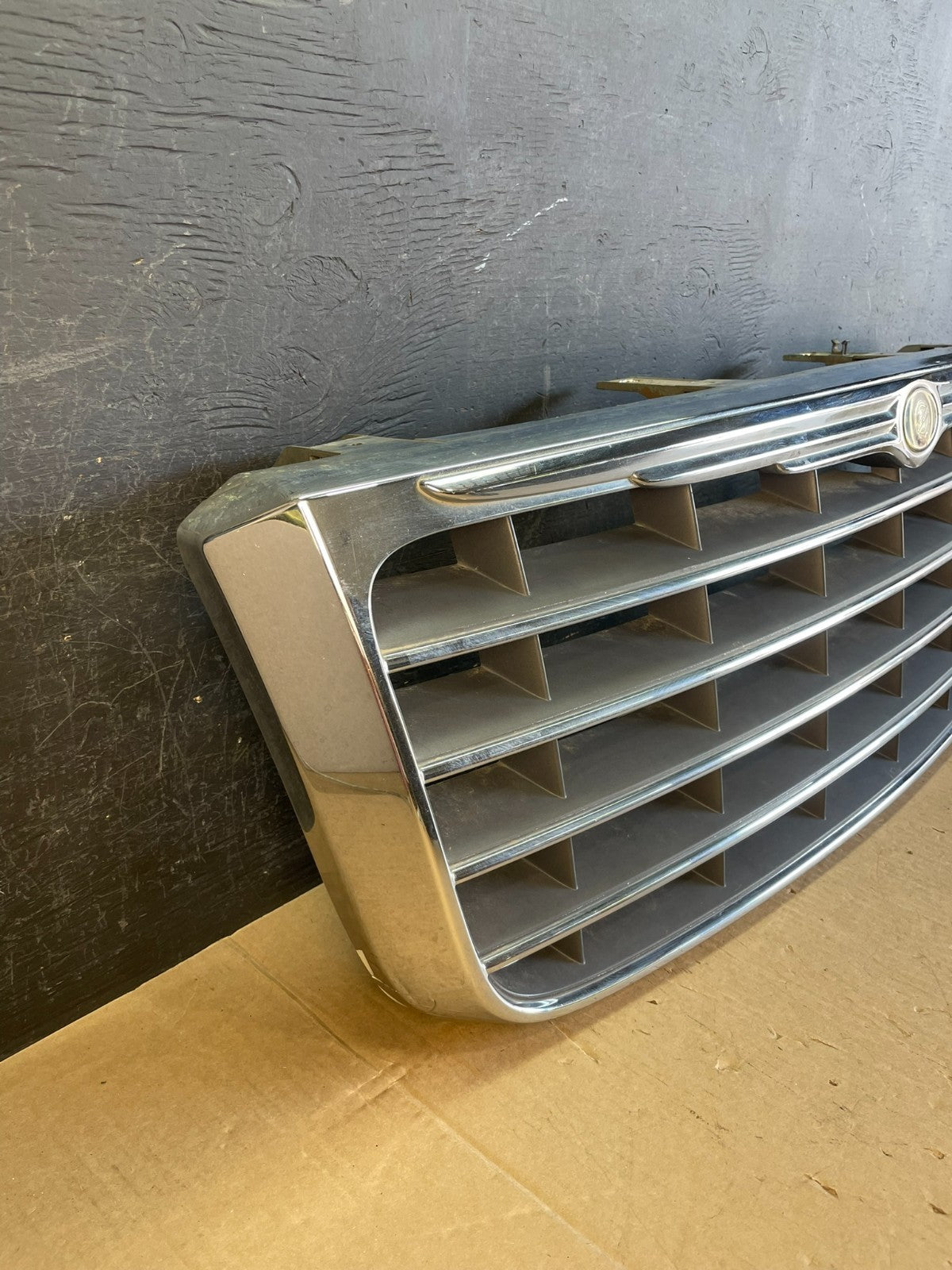 2007 2008 2009 Chrysler Aspen Front Radiator Upper Grill Grille AD5719 DW2