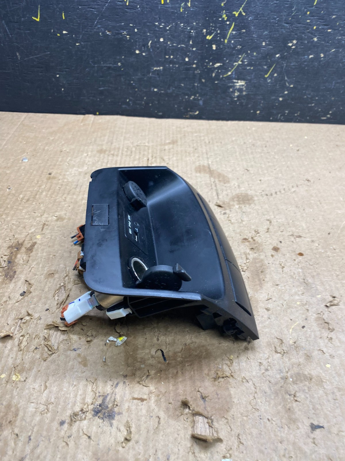 2011-2013 Kia Sorento Center Seat Heater Switches Aux USB Power Outlet z7299 DG2