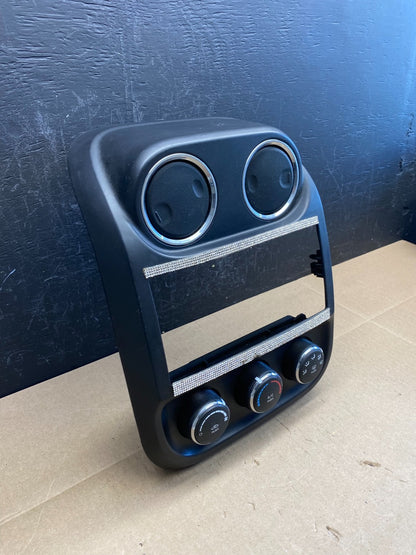 2011 to 2017 Jeep Compass Dash Climate Temperature Control Radio Bezel AC6230 DG2