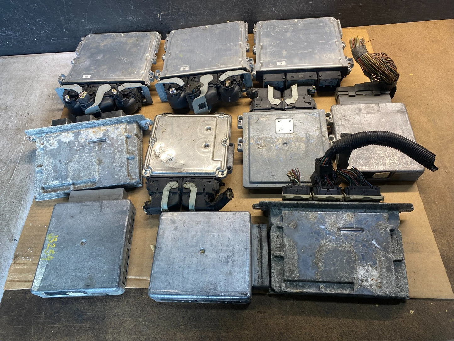 Mix of 10 Ford ECM Engine Computer Module AD74391