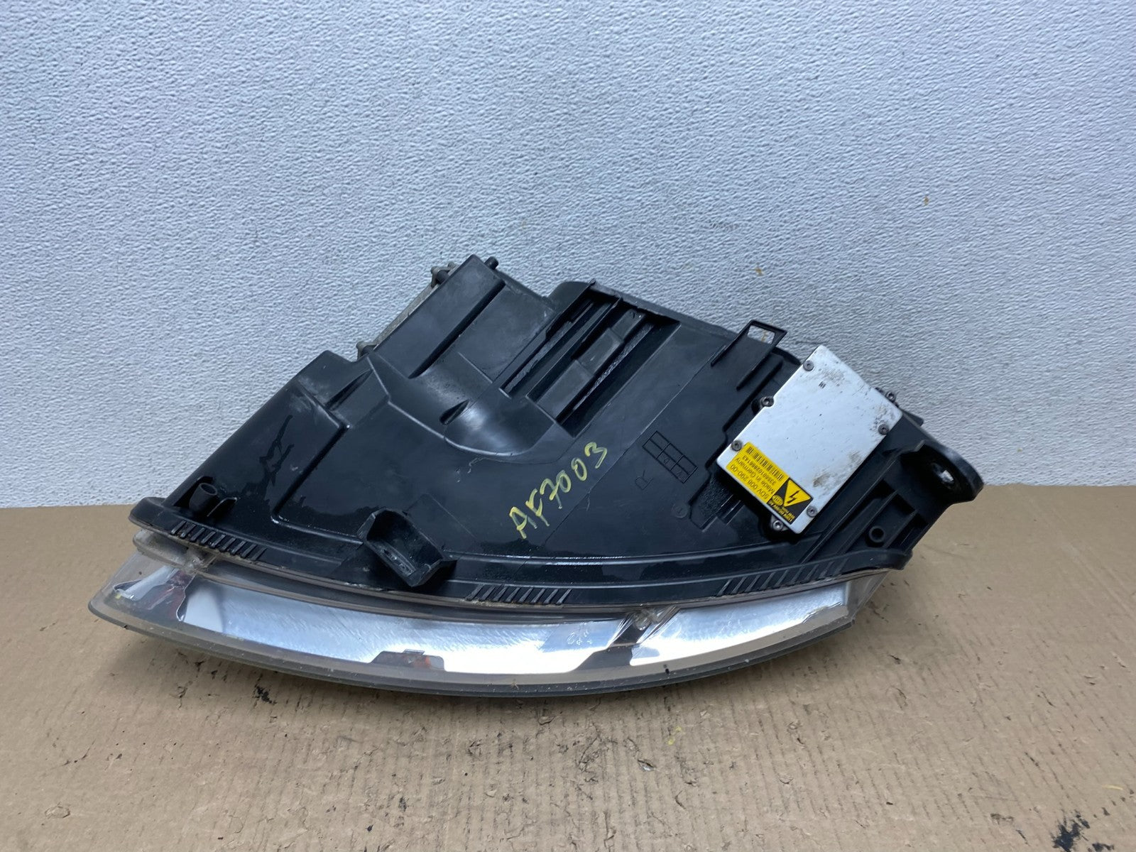 2005 to 2008 Audi A6 Right Passenger Side Headlight Xenon HID AF7003 DW8