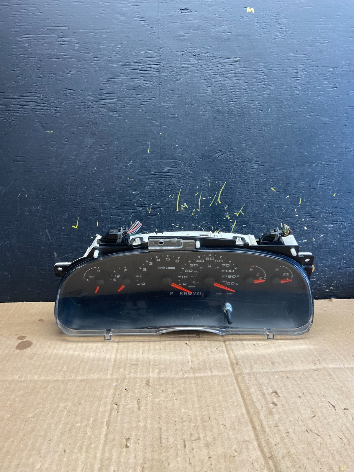 2006 Ford E350 Gauge Speedometer Cluster OEM aa8027 DG0