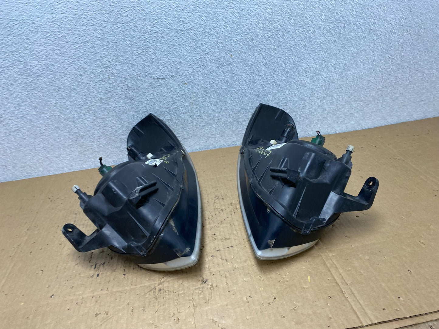 2004 - 2006 Nissan Sentra Halogen Left+Right Headlights AD2467 DW10
