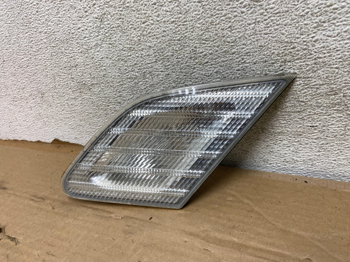 2000 2001 2002 Toyota Avalon Right Passenger Side Inner Tail Light AG8293 LK2
