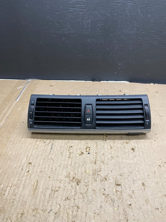 2007 to 2013 BMW X5 X6 Center Console Dash Air Vent OEM AB5688 DG0