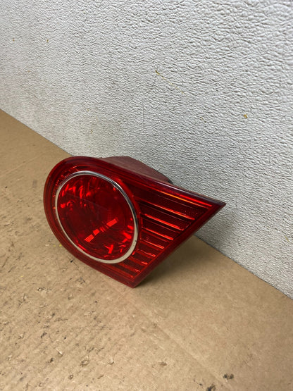 2004 2005 2006 Kia Amanti Right Passenger Side Tail Light Inner OEM L8735 DW1