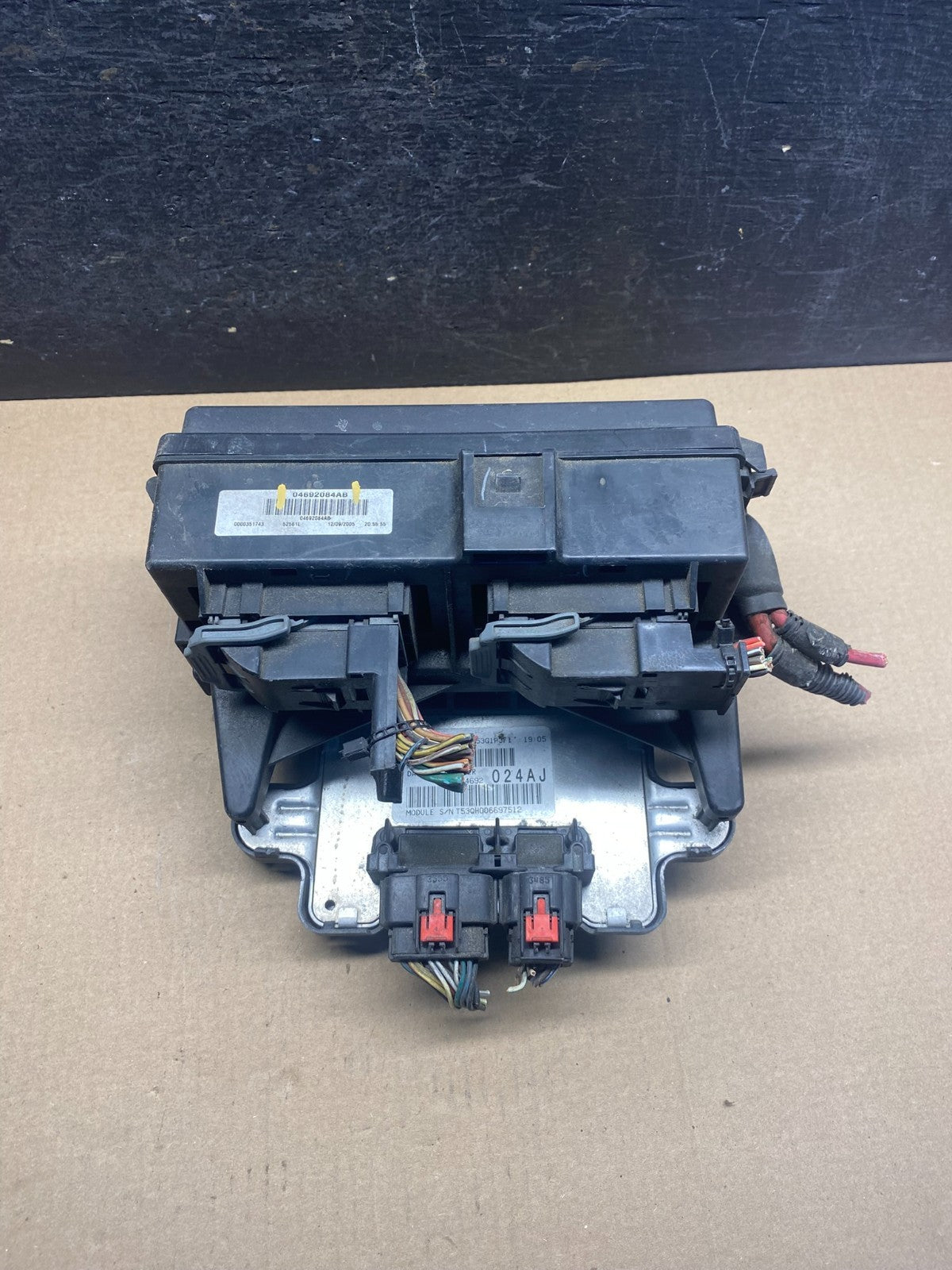 2006 Jeep Grand Cherokee Integrated Power Fuse Box Body Control Module AH3428 DG0