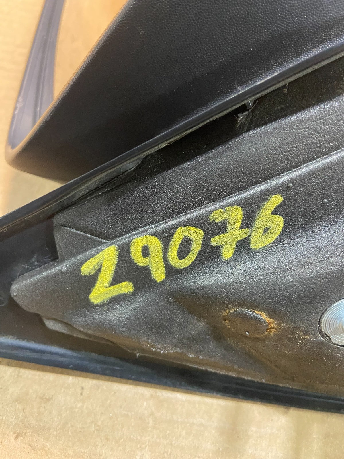 2005 to 2009 Ford Mustang Passenger Right Side View Mirror OEM Z9076 MS11