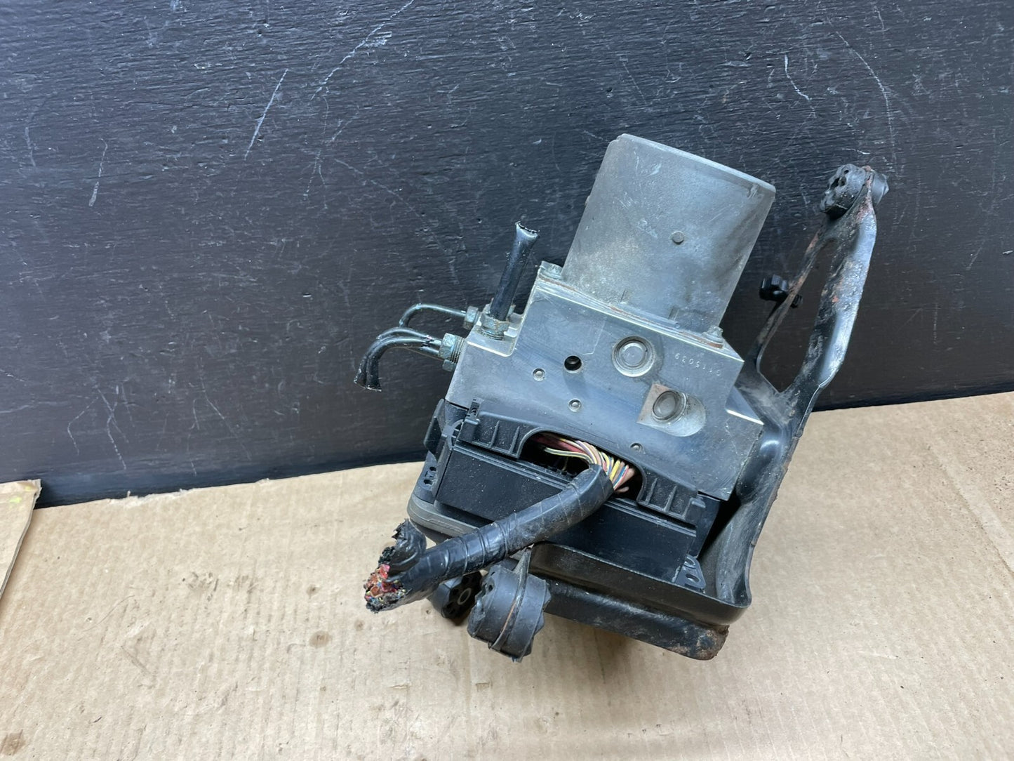 2007 to 2013 BMW X5 E70 ABS Anti-Lock Brake Pump Module OEM D8526 DG12