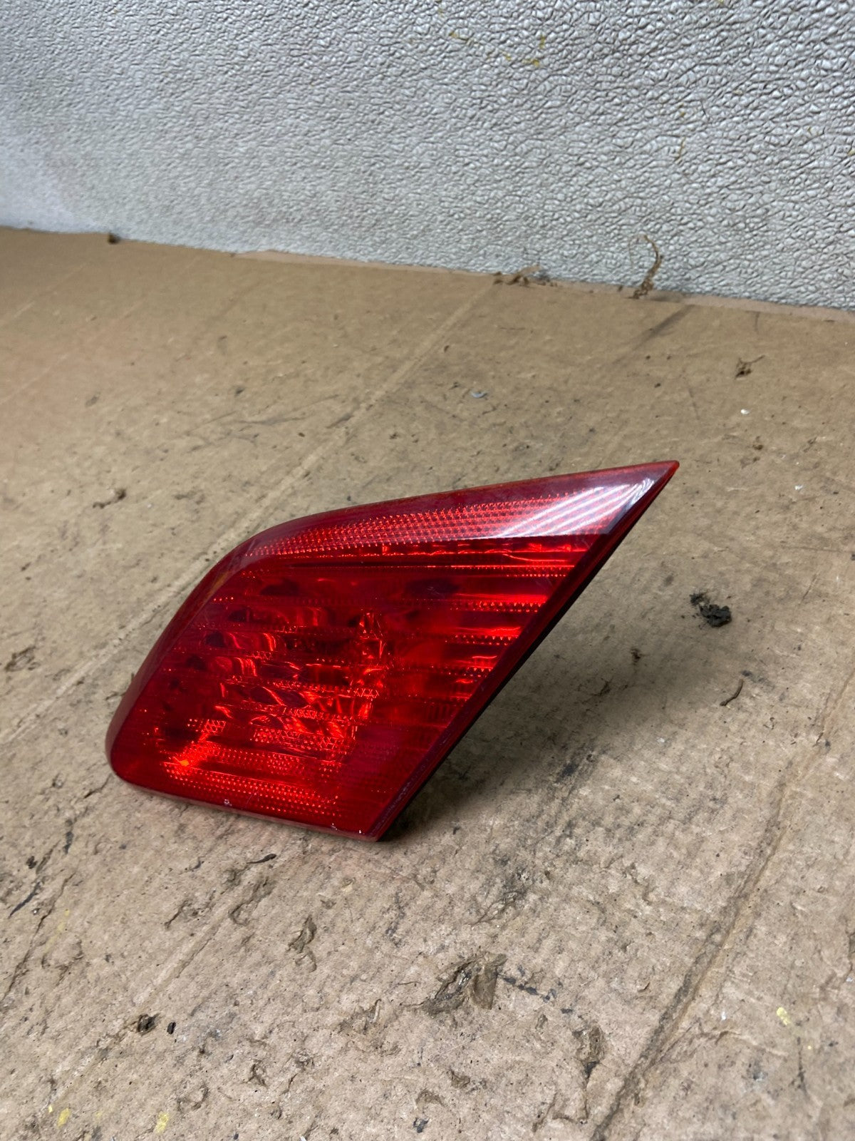2003 to 2004 Toyota Avalon Right Passenger RH Inner Tail Light OEM AA43661