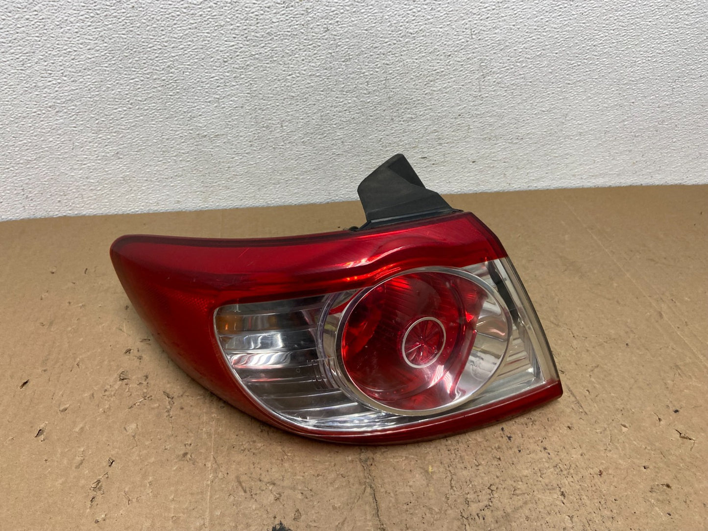 2010 to 2012 Hyundai Santa Fe Left Driver Side Tail Light AC7403 DW0