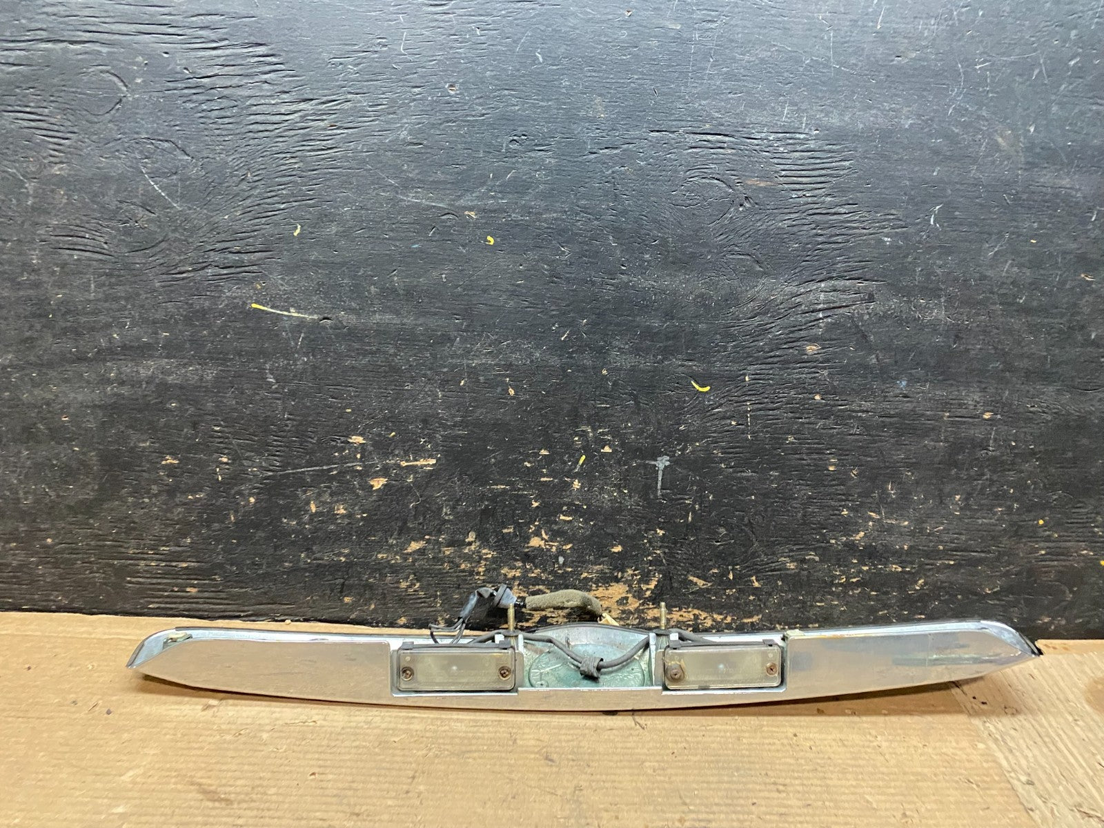 2001-2007 Toyota Highlander Chrome Liftgate Release License Lights Trim V9577 DG3