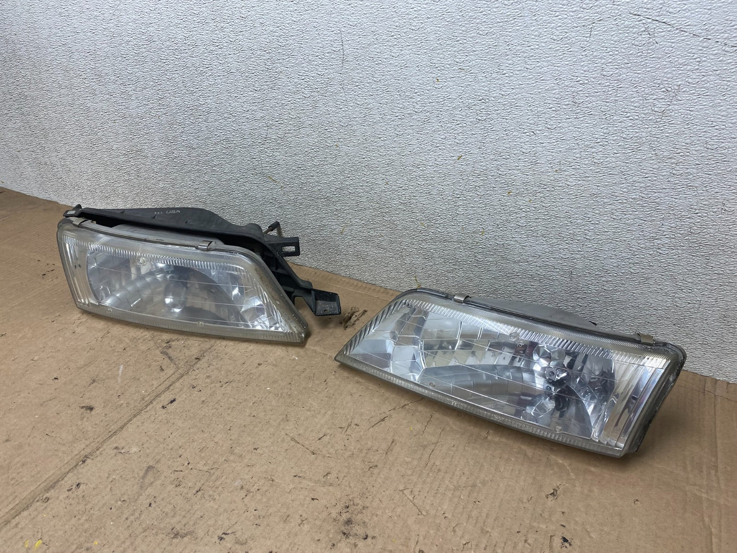 1997 to 1999 Nissan Maxima Left+Right Side Headlights Halogen OEM R7416 DW1