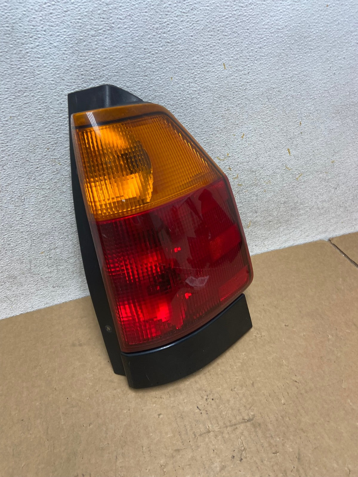 2002-2009 GMC Envoy Right Passenger RH Side Tail Light AI3334 LK2