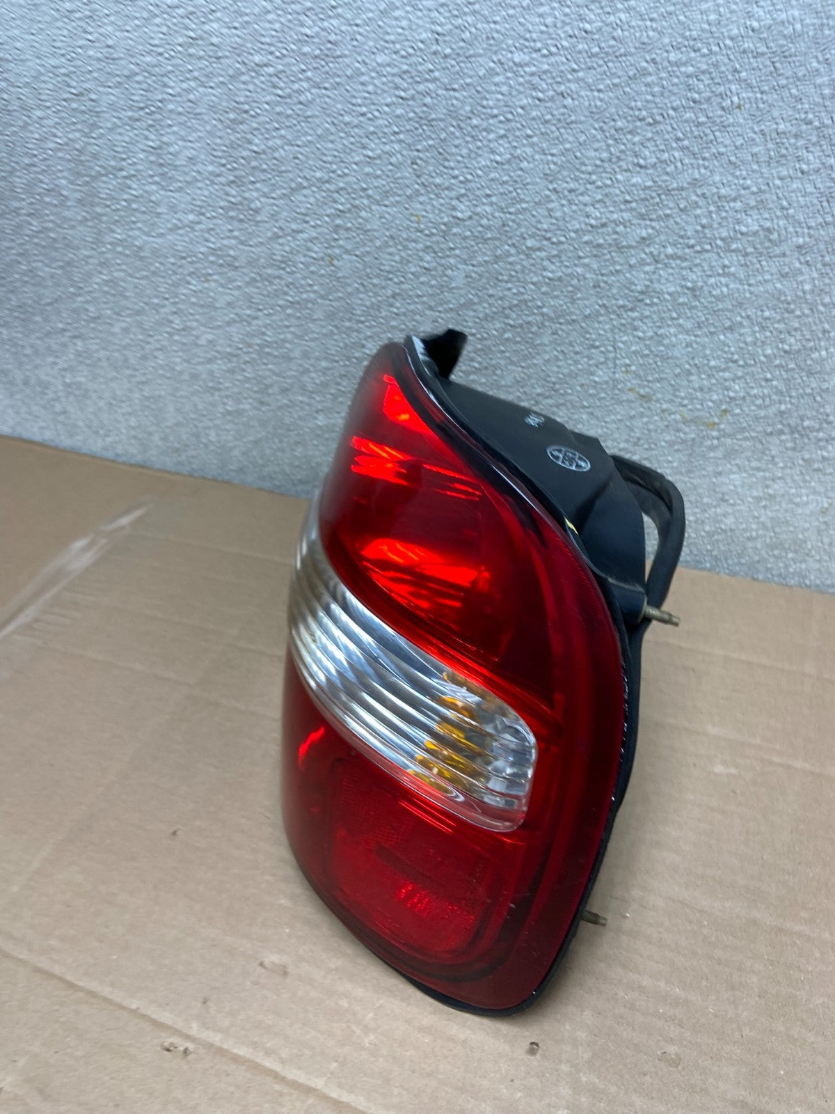 1998 to 2002 Kia Sportage Right Passenger RH Side Tail Light Oem AA8648 LK1