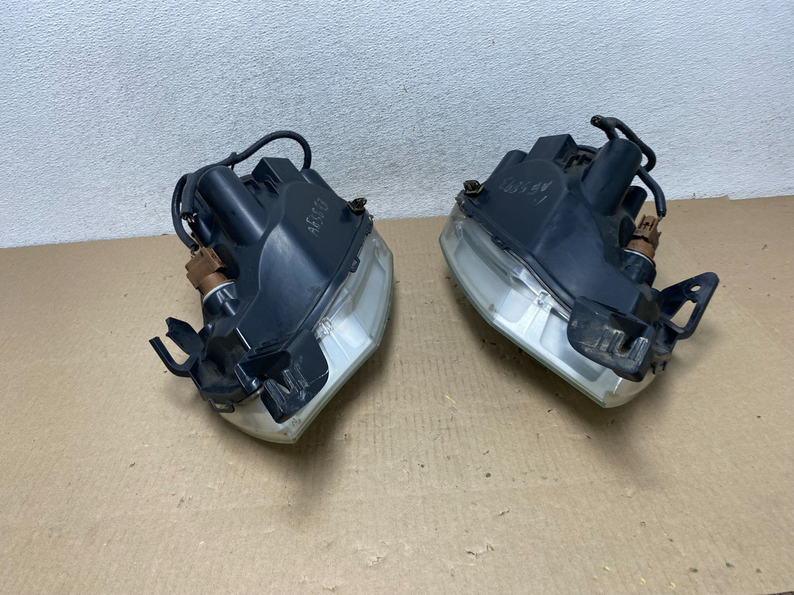 2008 2009 2010 2011 Ford Focus Left+Right Headlights Halogen AG5893 DW16