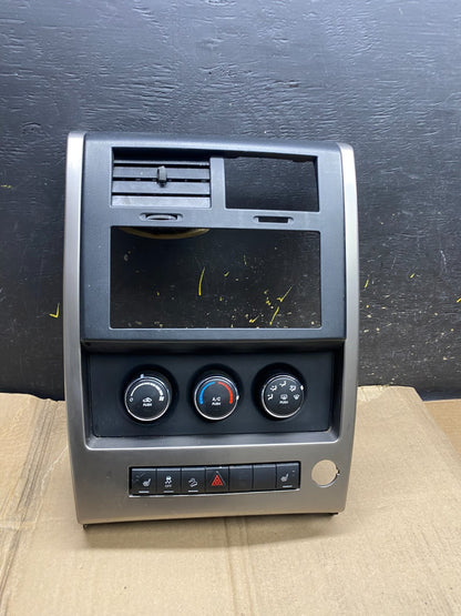 2008 to 2012 Jeep Liberty Dash Climate Temperature Control Radio Bezel X2019 DG0