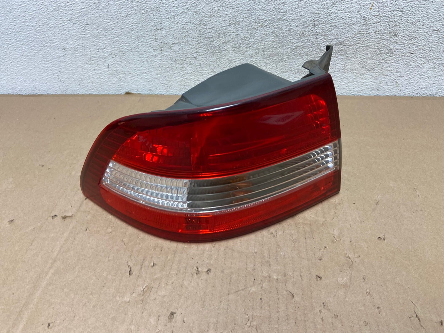 2000 2001 Lexus ES300 Outer Left Driver Lh Side Tail Light AG6722 LK0