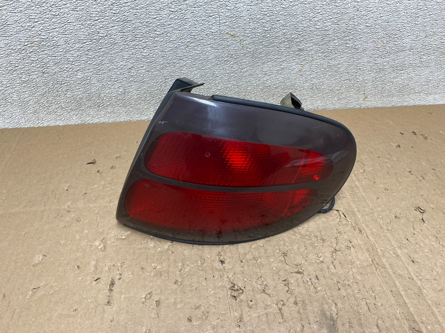 1998 to 1999 Ford Taurus Wagon Right Passenger RH Side Tail Light U0590 DW0