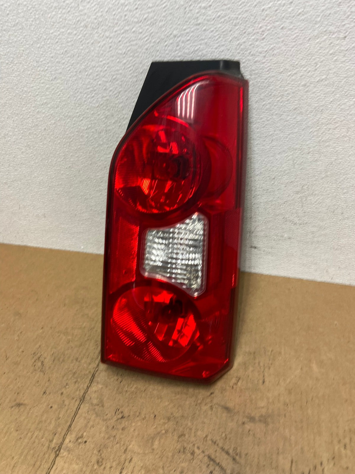 2005 to 2015 Nissan Xterra Right Passenger Rh Side Tail light AC3663 LK0