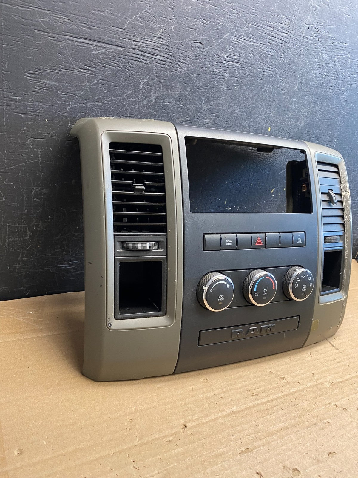 2009 to 2012 Dodge Ram 1500 Center Dash Radio Screen Climate Panel AG5247 DG2